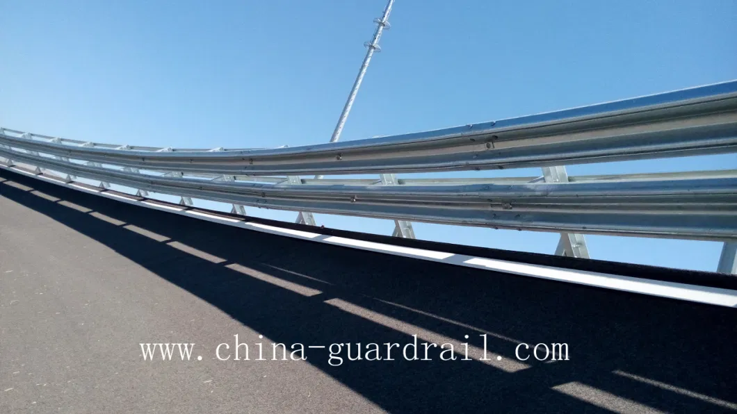 Three-Beam Tiekaiteiden Hot Dipped Galvanized Highway Barrier